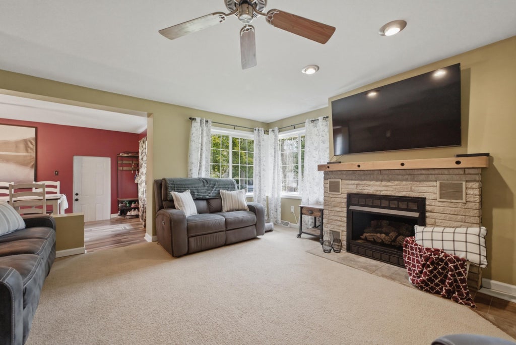 Photo of 607 Woodlawn Avenue, Chesterton, IN 46304 (MLS # 841434)