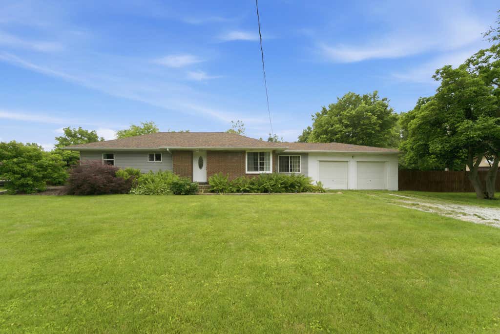 Photo of 607 Woodlawn Avenue, Chesterton, IN 46304 (MLS # 841434)