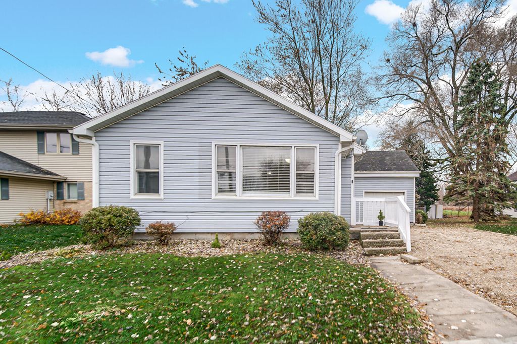 Photo of 2612 Hart Road, Highland, IN 46322 (MLS # 831391)