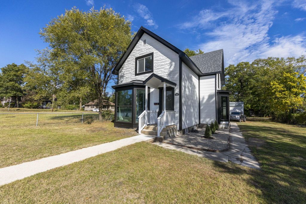 Photo of 1008 E Michigan Blvd, Michigan City, IN 46360 (MLS # 836507)