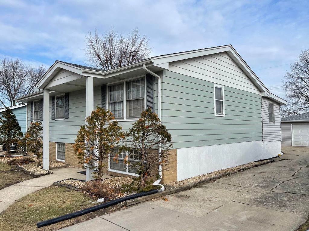 Photo of 937 N Wood Avenue, Griffith, IN 46319 (MLS # 833958)