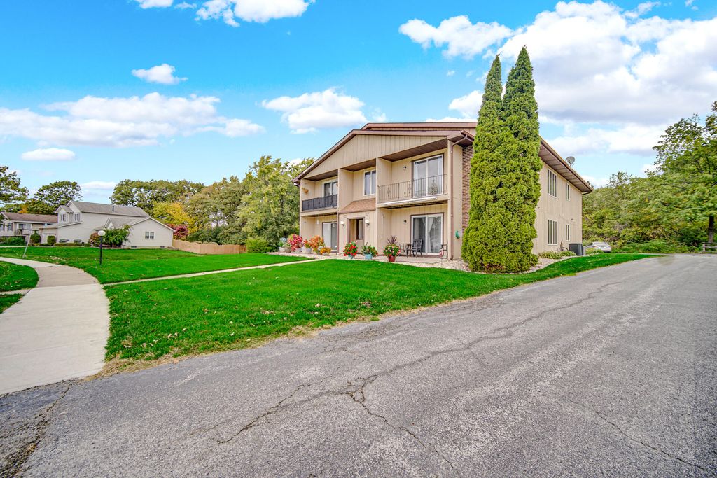 Photo of 1548 Autumn Drive #0, Crown Point, IN 46307 (MLS # 829978)