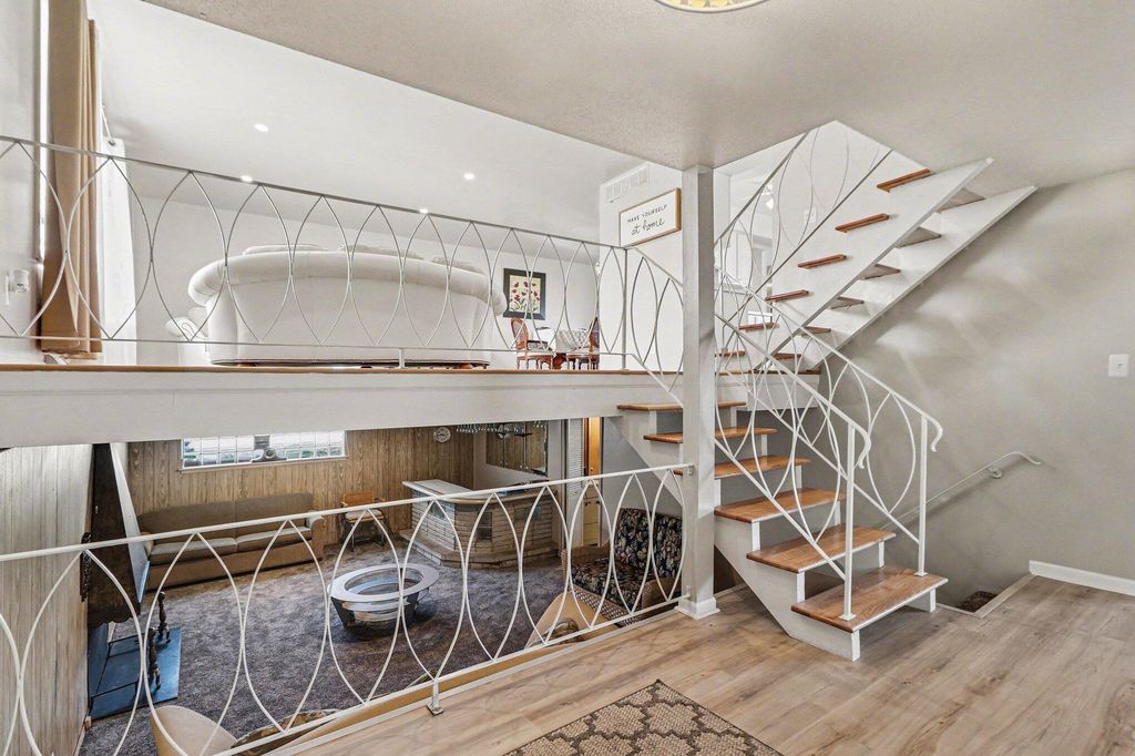 Photo of 551 N Union Place, Gary, IN 46403 (MLS # 837131)