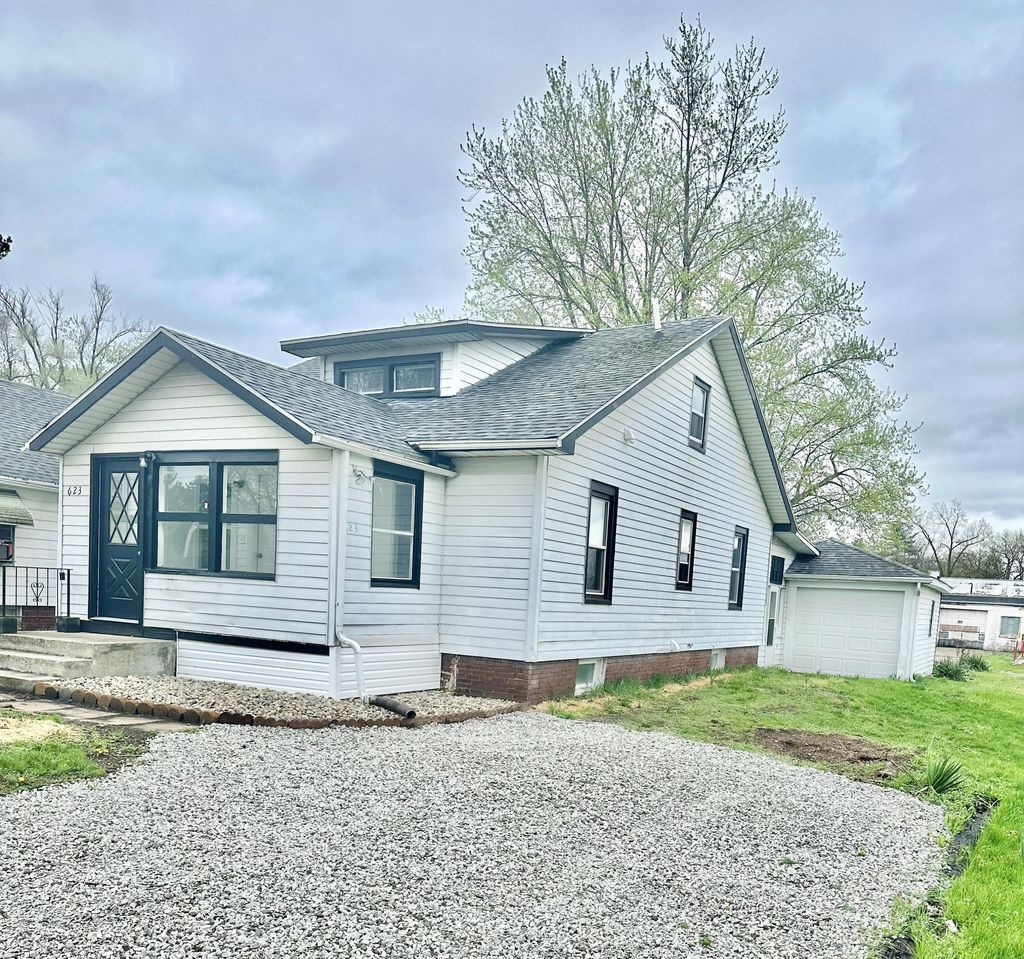 Photo of 623 N Carroll Avenue, Michigan City, IN 46360 (MLS # 838967)