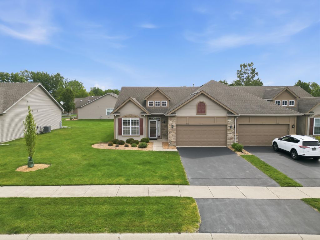 Photo of 815 Charlevoix Way, Schererville, IN 46375 (MLS # 839688)