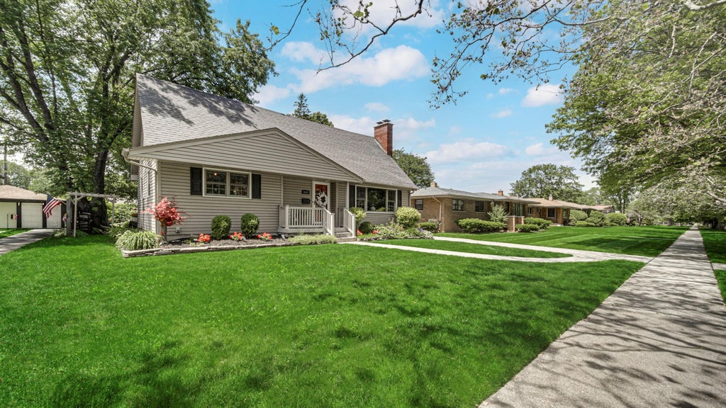Photo of 8630 Hohman Avenue, Munster, IN 46321 (MLS # 839992)