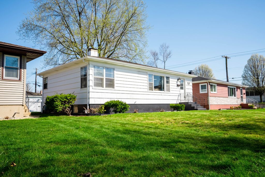 Photo of 707 N Ernest Street, Griffith, IN 46319 (MLS # 832987)