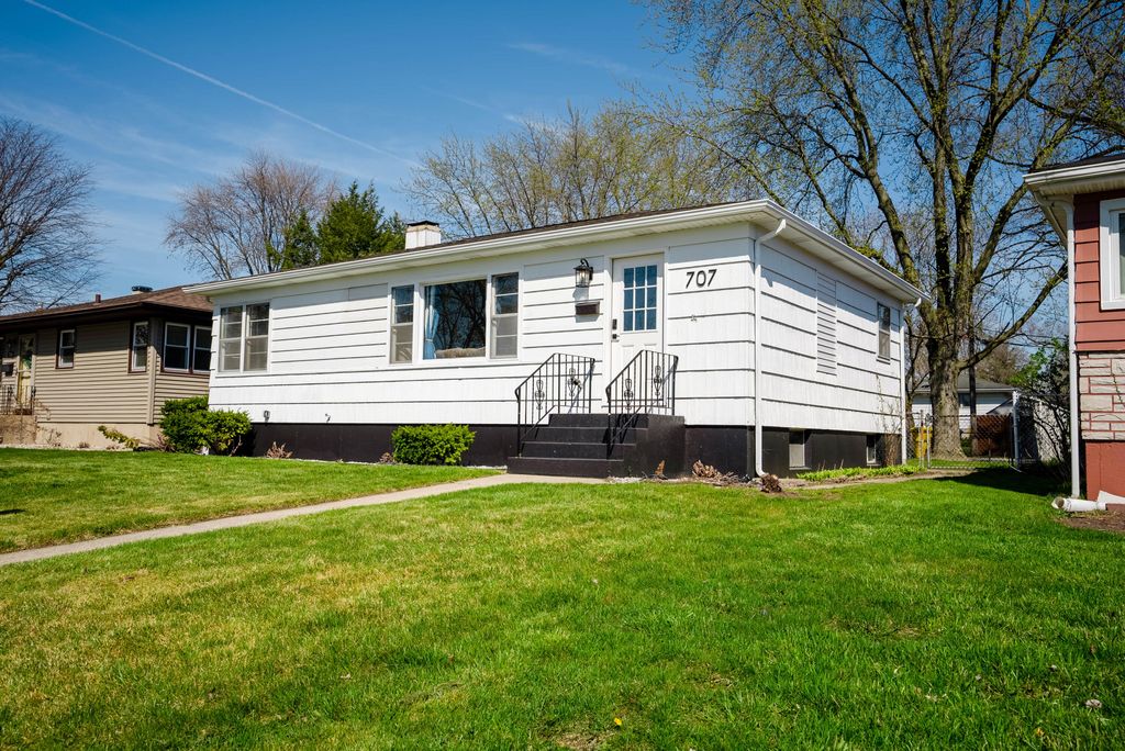 Photo of 707 N Ernest Street, Griffith, IN 46319 (MLS # 832987)