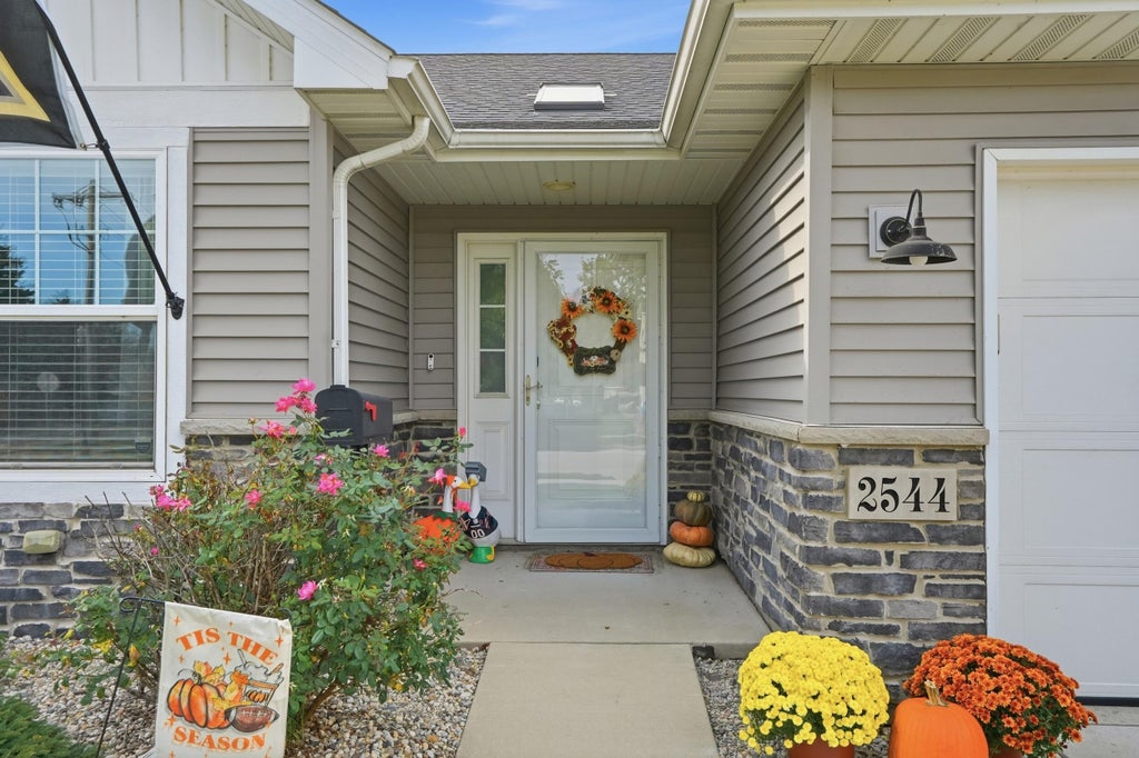 Photo of 2544 New York Avenue, Whiting, IN 46394 (MLS # 846943)