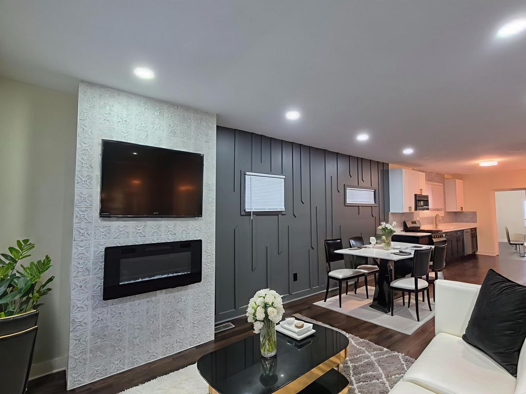 Photo of 308 Pierce Street, Gary, IN 46402 (MLS # 837271)