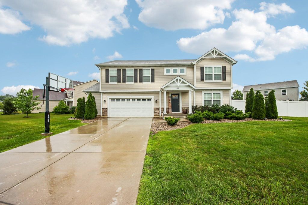 Photo of 366 E 130th Lane, Crown Point, IN 46307 (MLS # 841080)