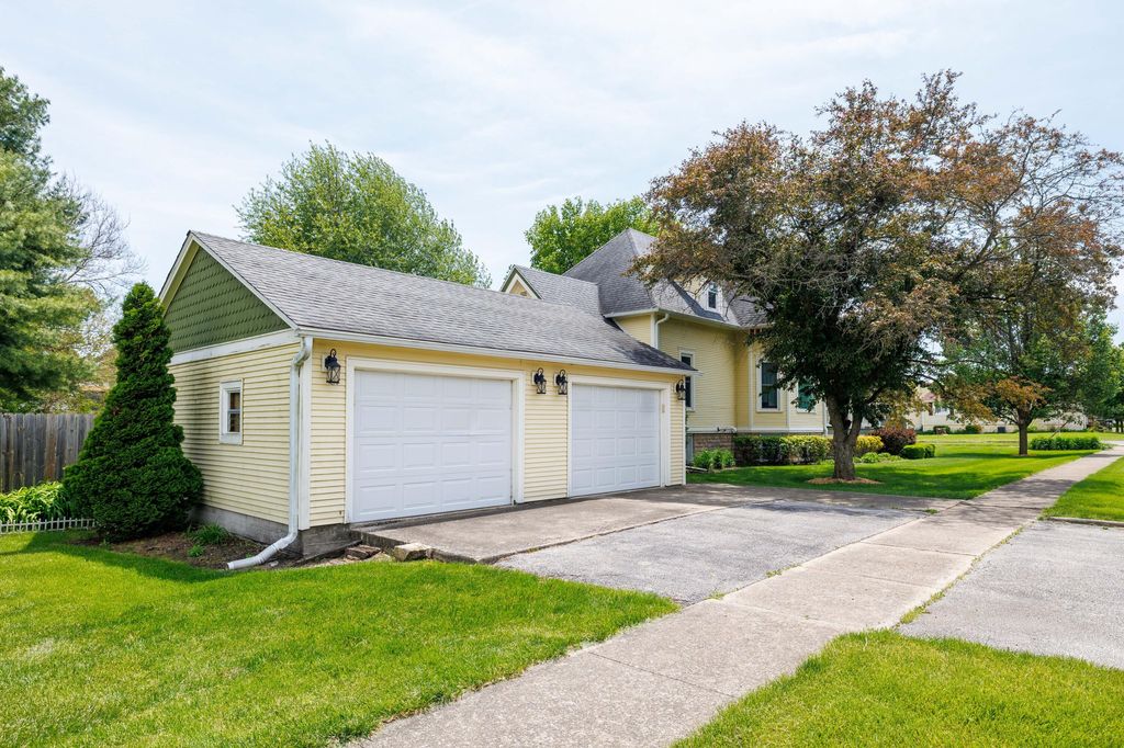 Photo of 202 E Iroquois Street, Kentland, IN 47951 (MLS # 839010)