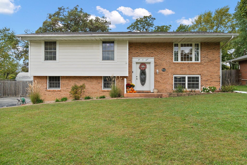 Photo of 603 Driftwood Drive, Lowell, IN 46356 (MLS # 847050)