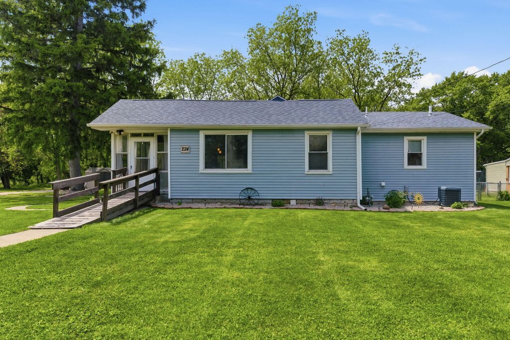 Photo of 224 Kelly Street, Hobart, IN 46342 (MLS # 839611)