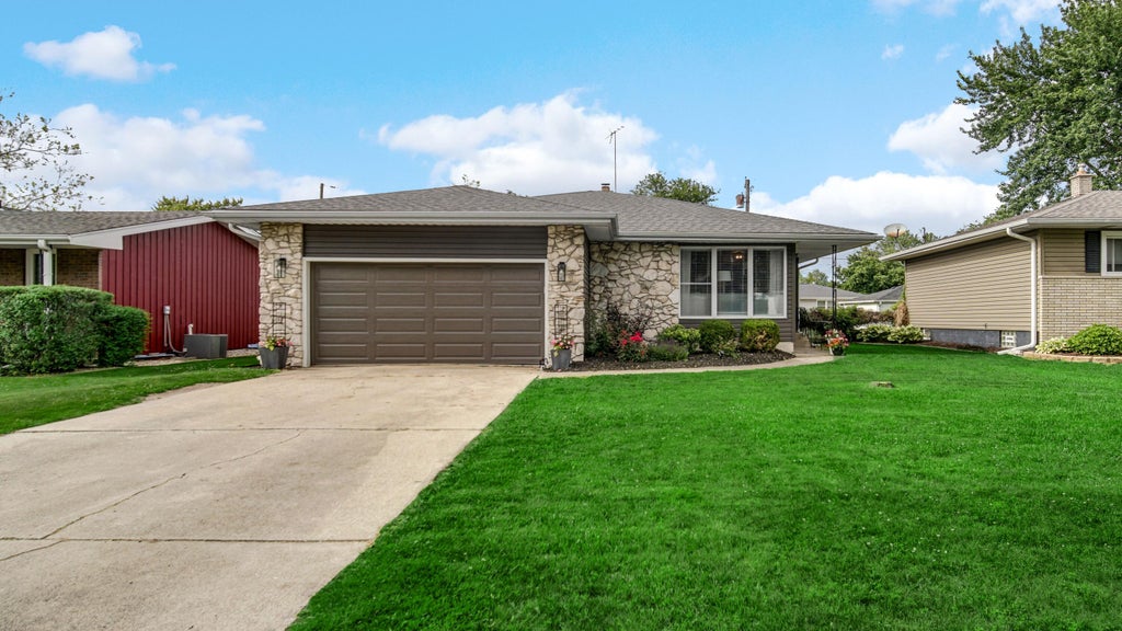 Photo of 9515 Crestwood Avenue, Munster, IN 46321 (MLS # 840094)
