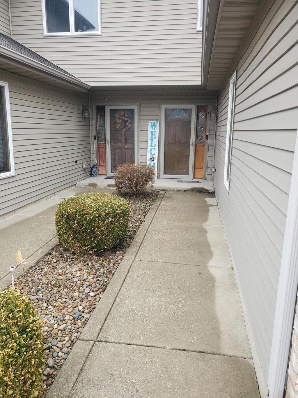 Photo of 1763 Amber Drive, Hobart, IN 46342 (MLS # 835343)