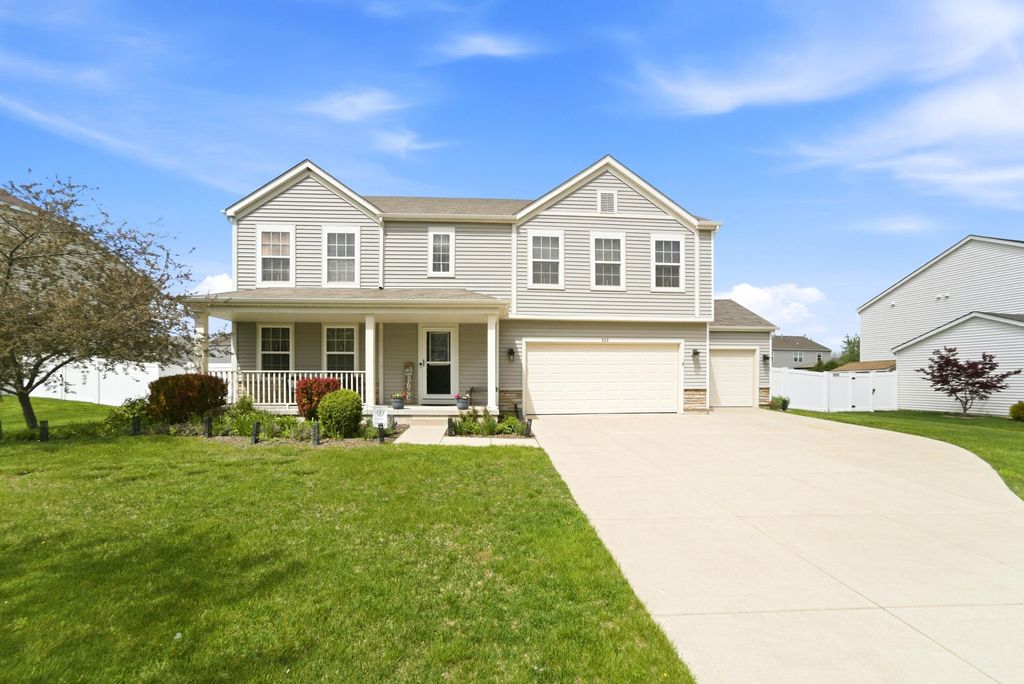 Photo of 302 E 130th Lane, Crown Point, IN 46307 (MLS # 838056)