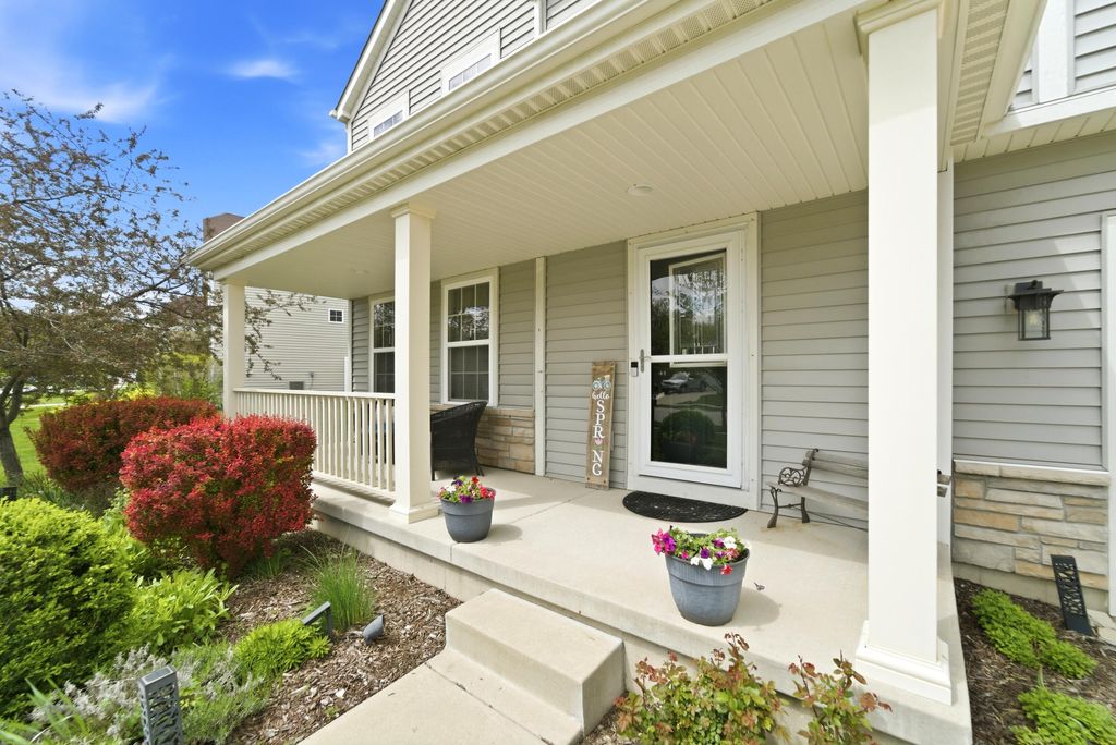 Photo of 302 E 130th Lane, Crown Point, IN 46307 (MLS # 838056)
