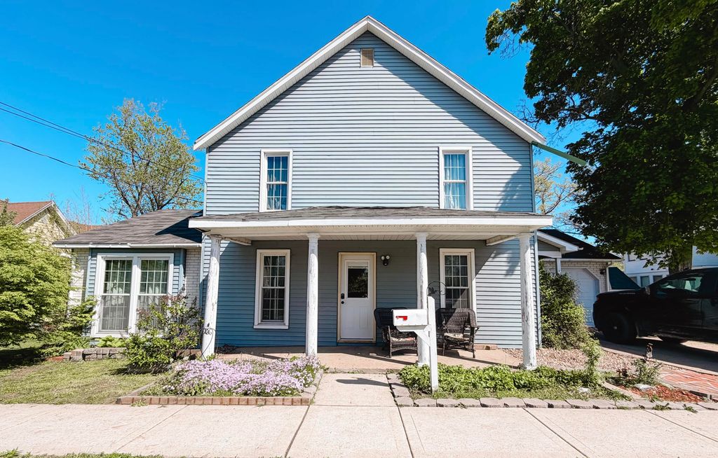 Photo of 218 W Lincoln Street, Rensselaer, IN 47978 (MLS # 837663)