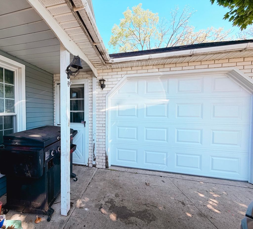 Photo of 218 W Lincoln Street, Rensselaer, IN 47978 (MLS # 837663)