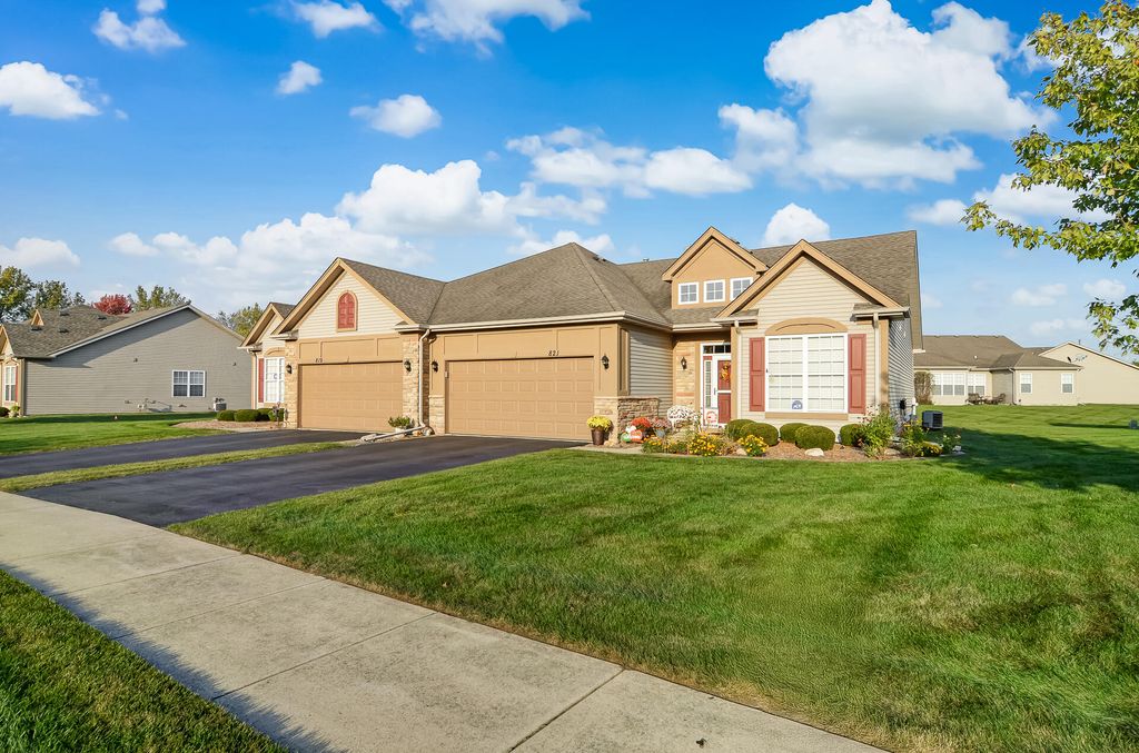 Photo of 821 Grand Haven Way, Schererville, IN 46375 (MLS # 834096)