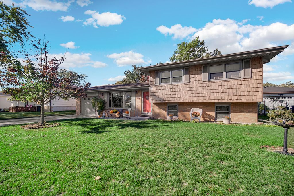 Photo of 2190 Capitol Street, Portage, IN 46368 (MLS # 831455)