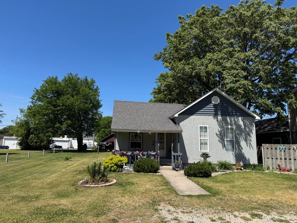 Photo of 804 Azalea Street SE, DeMotte, IN 46310 (MLS # 840092)