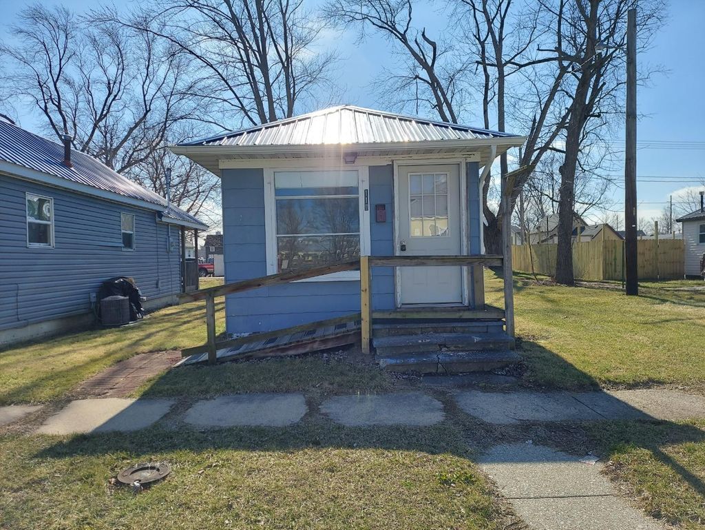 Photo of 117 E Vine Street, Rensselaer, IN 47978 (MLS # 831327)