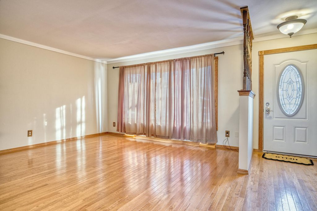 Photo of 748 Wellington Drive, Dyer, IN 46311 (MLS # 831913)