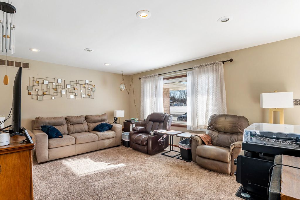 Photo of 1749 Green Meadow Lane, Chesterton, IN 46304 (MLS # 833024)