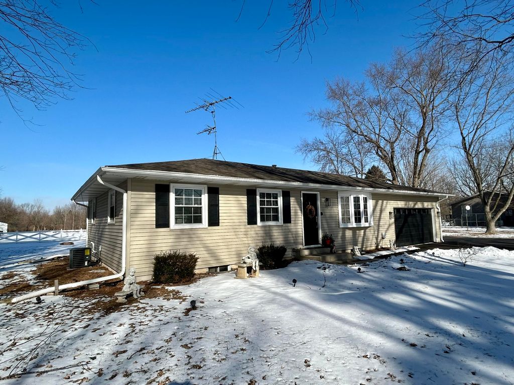 Photo of 453 W 300 S, Valparaiso, IN 46385 (MLS # 833254)