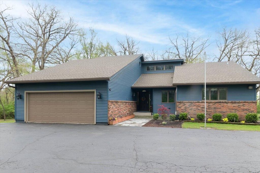 Photo of 9131 Colfax Street, Crown Point, IN 46307 (MLS # 838255)