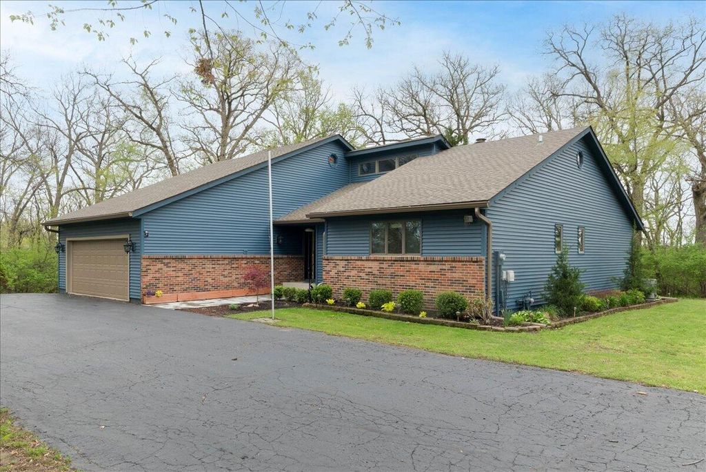 Photo of 9131 Colfax Street, Crown Point, IN 46307 (MLS # 838255)
