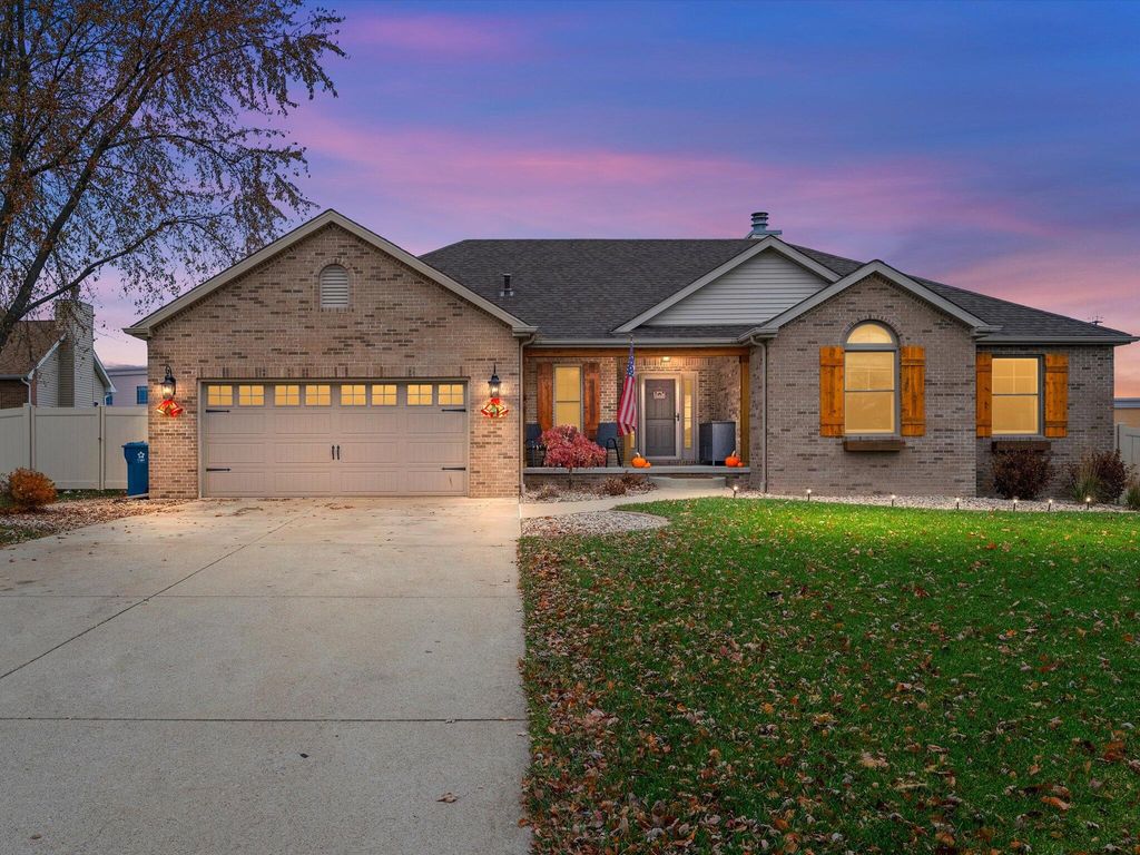 Photo of 8407 Heron Lake Road, Saint John, IN 46373 (MLS # 831206)