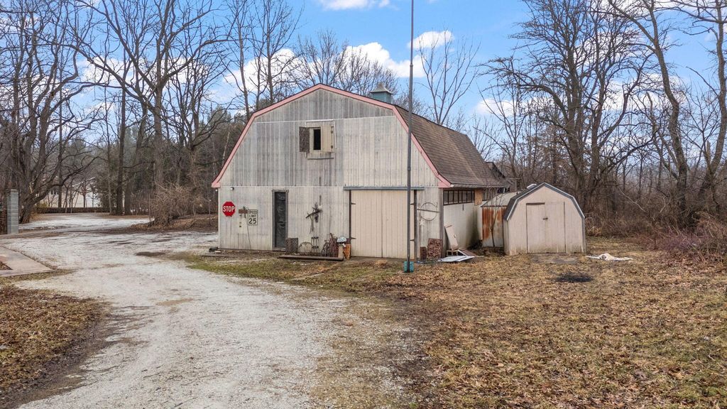 Photo of 641 N 200 E, Valparaiso, IN 46383 (MLS # 835016)