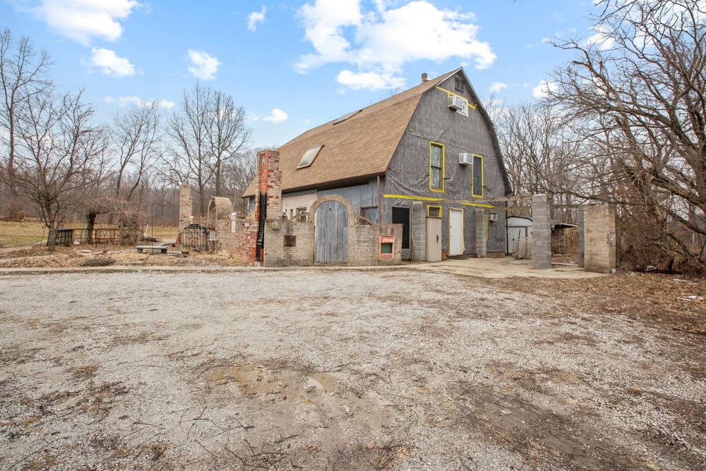 Photo of 641 N 200 E, Valparaiso, IN 46383 (MLS # 835016)