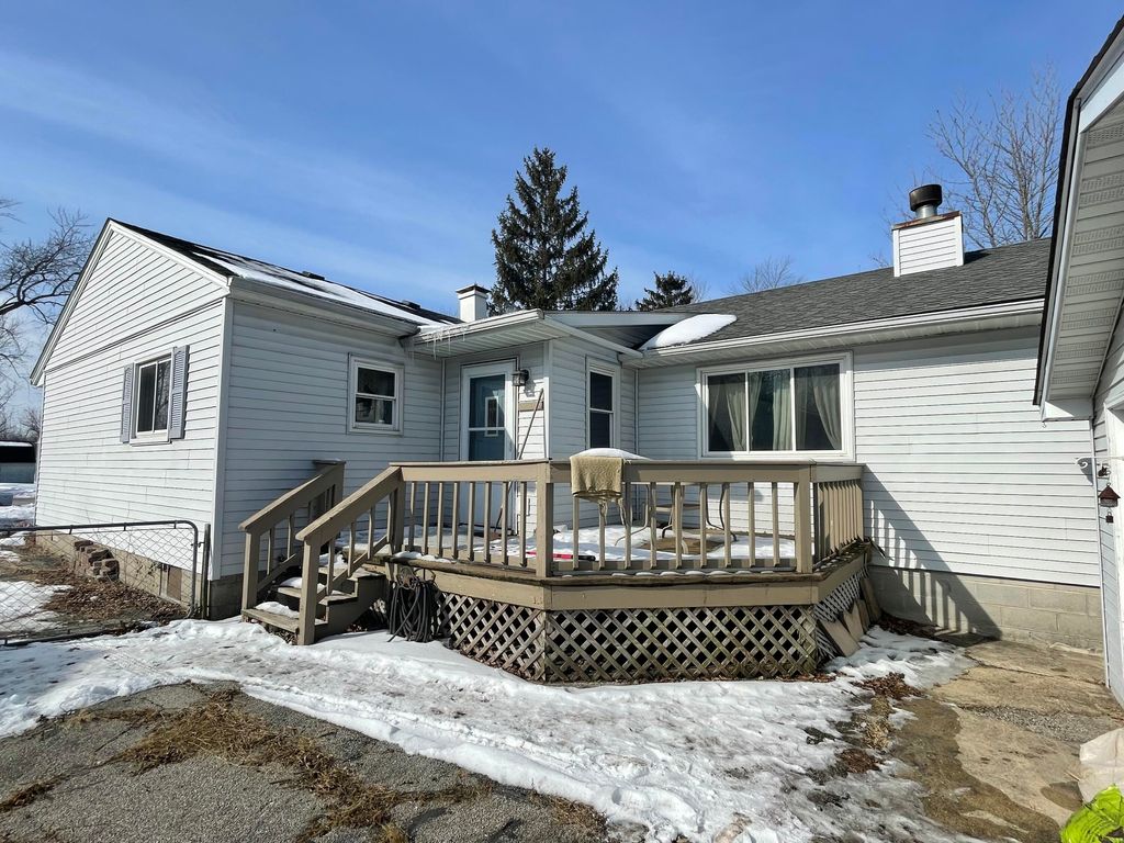 Photo of 332 Maple Street, Crown Point, IN 46307 (MLS # 833897)