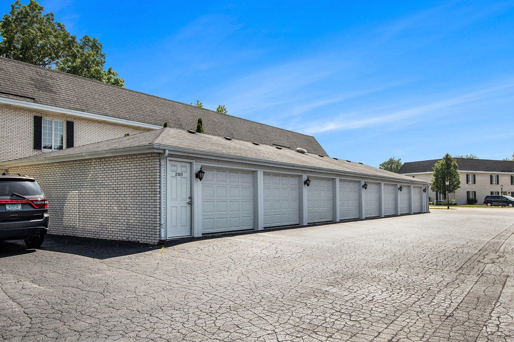 Photo of 2305 Martha Street #D2, Highland, IN 46322 (MLS # 834591)