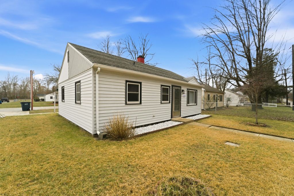 Photo of 1115 Springland Avenue, Michigan City, IN 46360 (MLS # 835285)