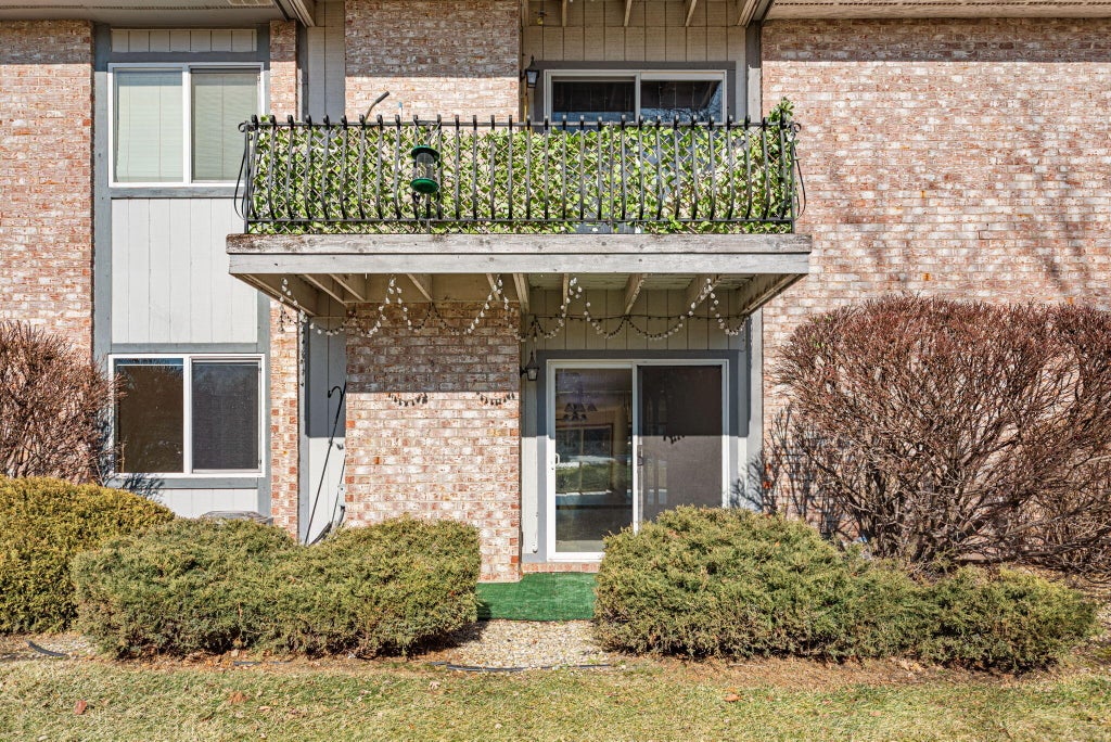 Photo of 245 W Joliet Street #103, Schererville, IN 46375 (MLS # 844010)