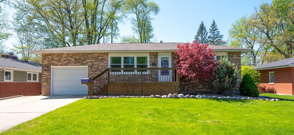 Photo of 1336 Lincoln Street, Hobart, IN 46342 (MLS # 837530)