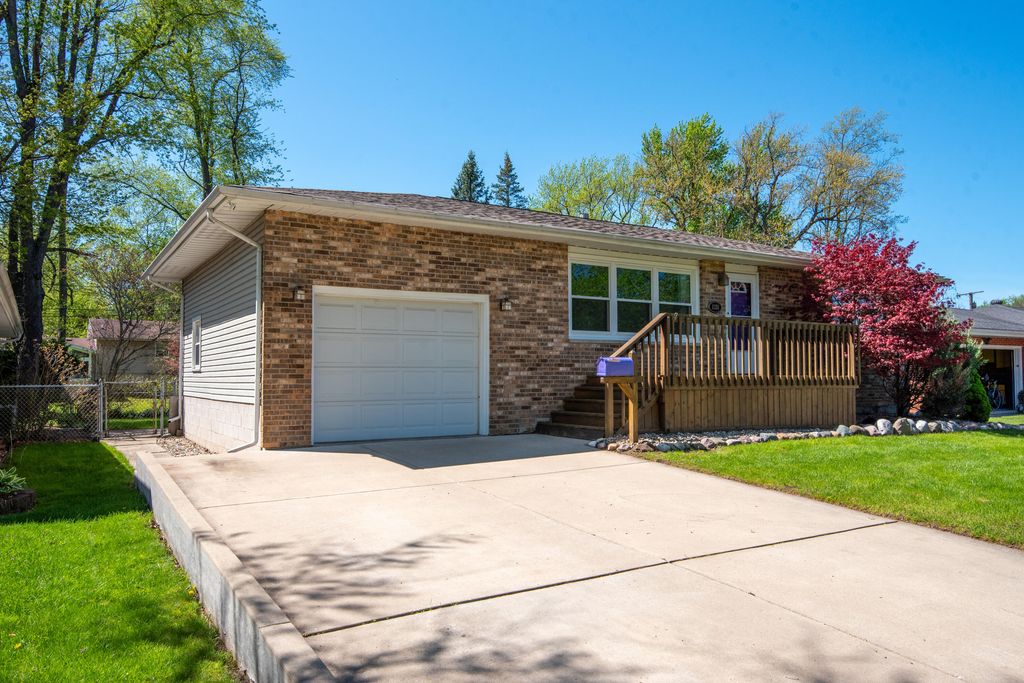 Photo of 1336 Lincoln Street, Hobart, IN 46342 (MLS # 837530)