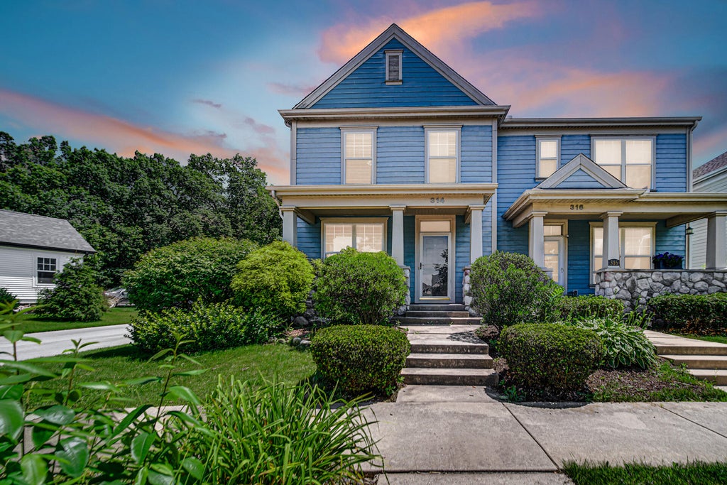 Photo of 314 Village Square, Burns Harbor, IN 46304 (MLS # 841361)