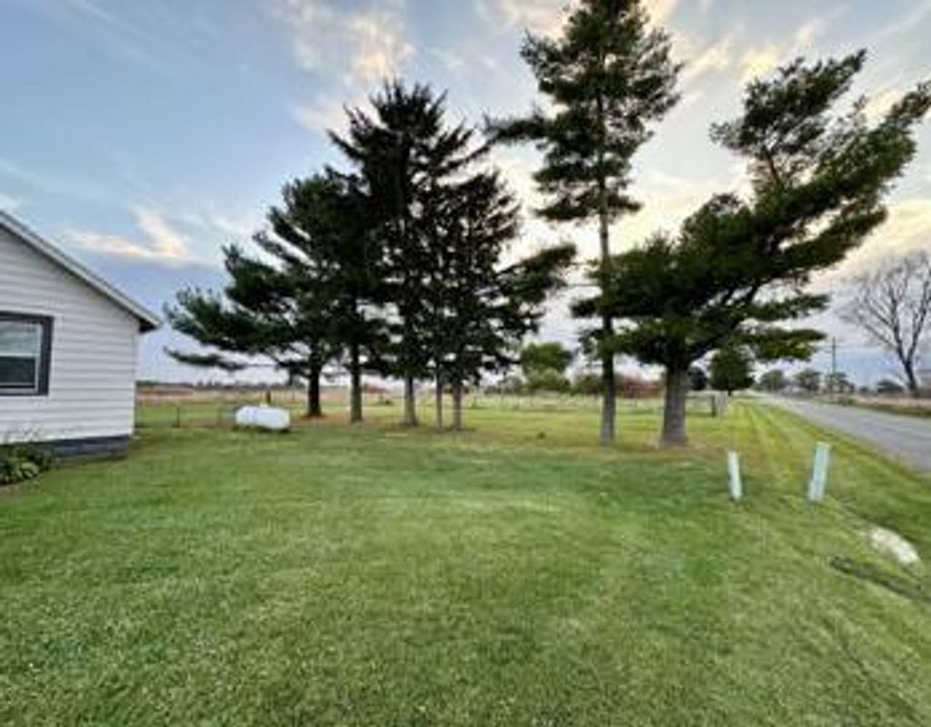 Photo of 456 E 400 S, Valparaiso, IN 46383 (MLS # 830118)