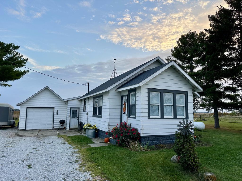 Photo of 456 E 400 S, Valparaiso, IN 46383 (MLS # 830118)