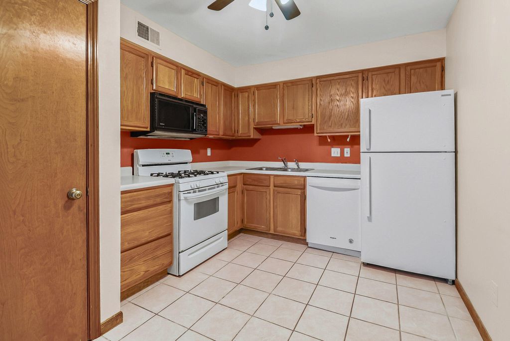 Photo of 1066 Millpond Road #G, Valparaiso, IN 46385 (MLS # 832124)