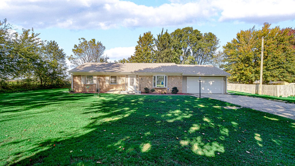 Photo of 11191 Dragoon Trail, Mishawaka, IN 46544 (MLS # 847094)
