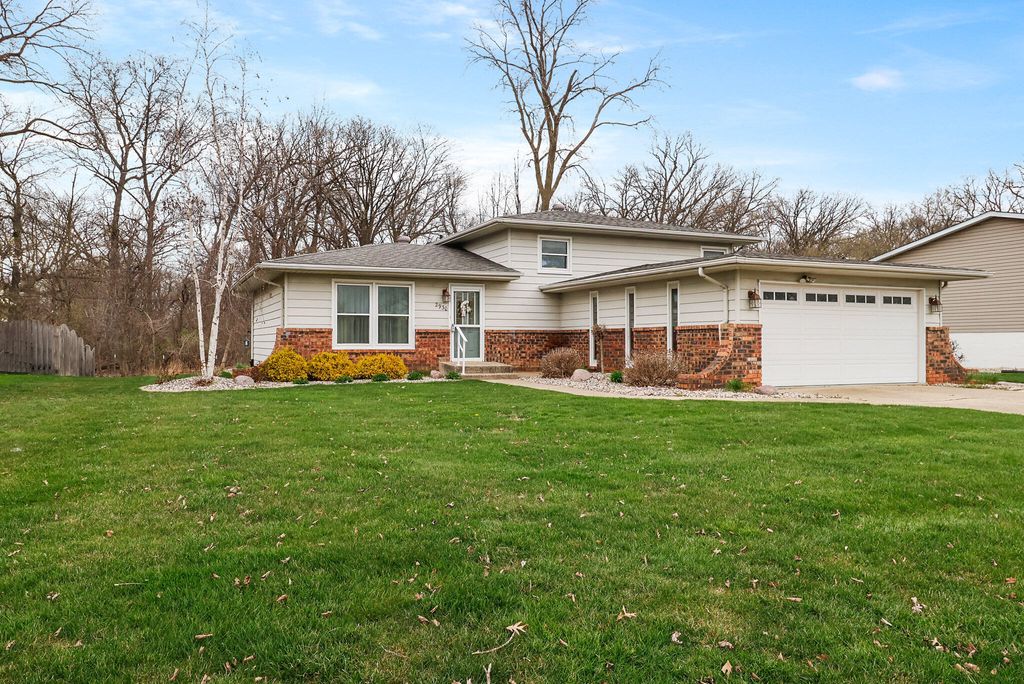 Photo of 2930 Crabapple Lane, Hobart, IN 46342 (MLS # 833934)