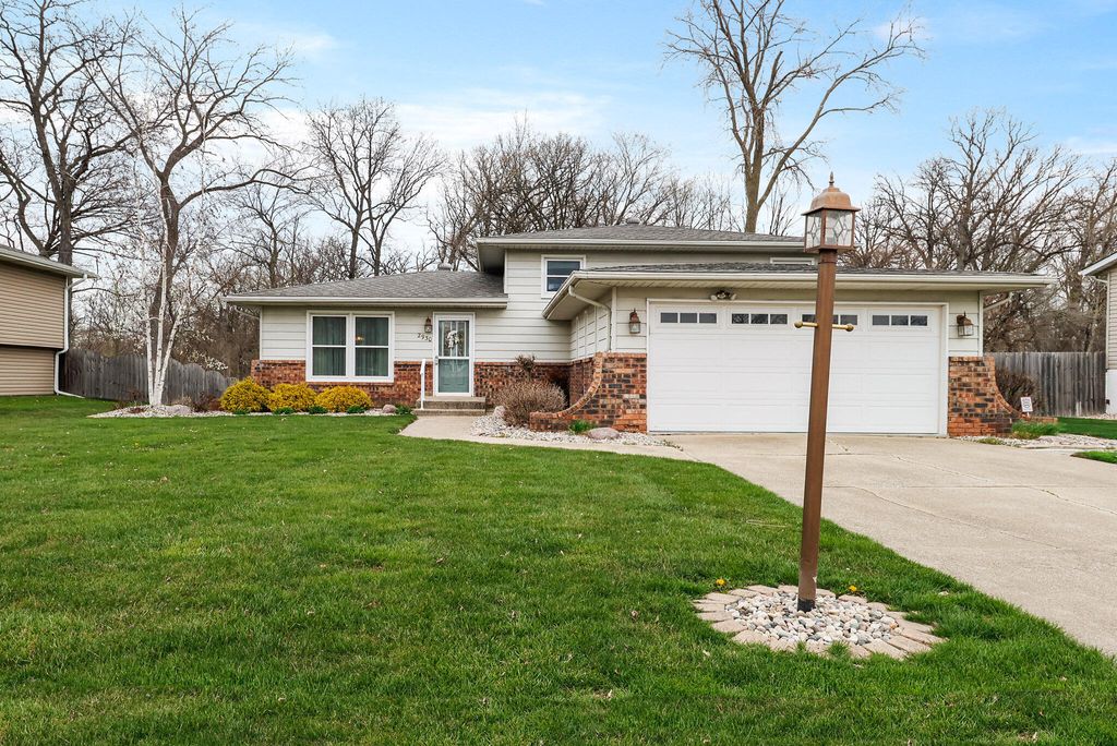 Photo of 2930 Crabapple Lane, Hobart, IN 46342 (MLS # 833934)