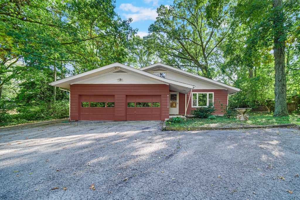 Photo of 12175 W 85th Avenue, Saint John, IN 46373 (MLS # 846520)